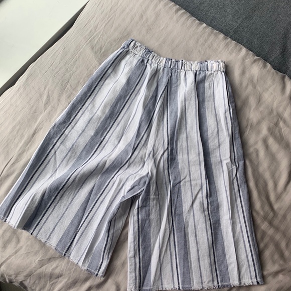 Aritzia Linen Shorts - Picture 4 of 5